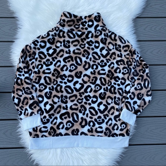 Fleece Cheetah Lounge Set - Picture 7 of 7